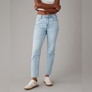 AE strigid mom jeans sz 10